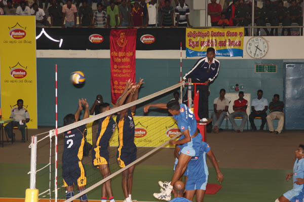 මන්චී සුපර් ලීග් පිරිමි වොලිබෝල් අනුශූරතාවය ගුවන් හමුදාවට... Thrilling Service Finals