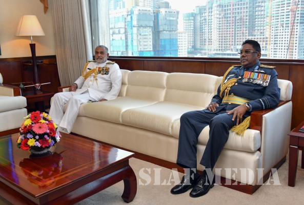 Outgoing Navy Commander Visits Air Force Headquarters