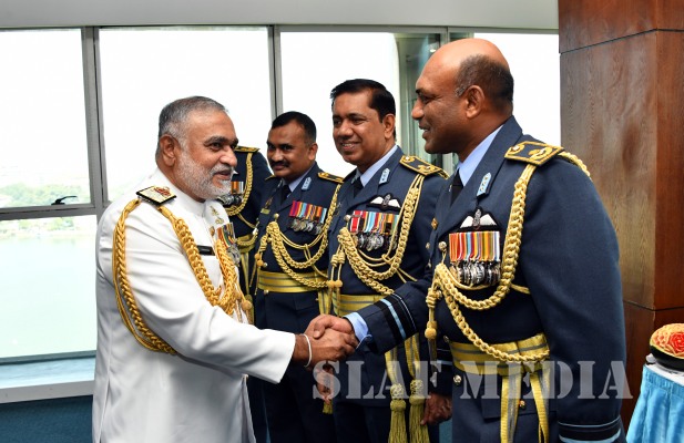 Outgoing Navy Commander Visits Air Force Headquarters