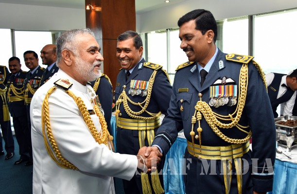 Outgoing Navy Commander Visits Air Force Headquarters
