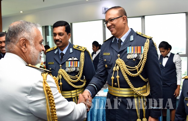 Outgoing Navy Commander Visits Air Force Headquarters