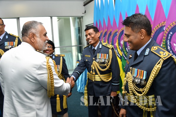 Outgoing Navy Commander Visits Air Force Headquarters