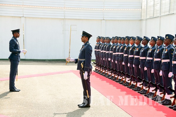 Outgoing Navy Commander Visits Air Force Headquarters