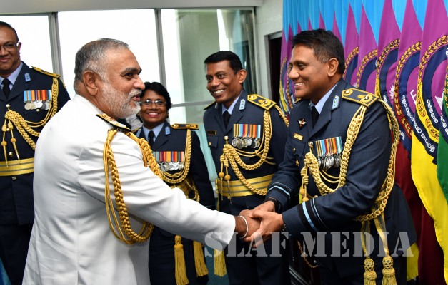 Outgoing Navy Commander Visits Air Force Headquarters