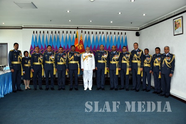 Outgoing Navy Commander Visits Air Force Headquarters