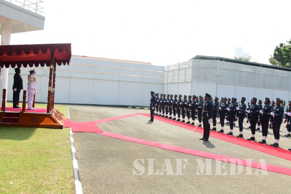 Outgoing Navy Commander Visits Air Force Headquarters