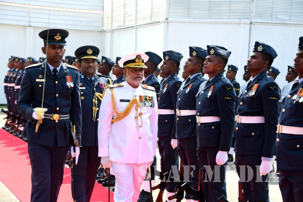 Outgoing Navy Commander Visits Air Force Headquarters