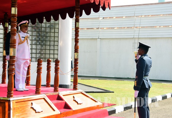 Outgoing Navy Commander Visits Air Force Headquarters