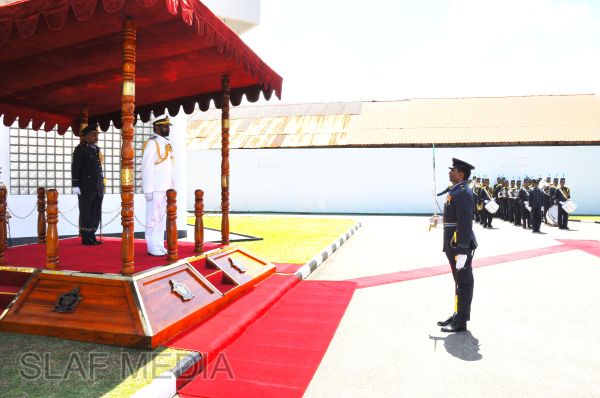 New Navy Chief Calls on the Commander of the Air Force