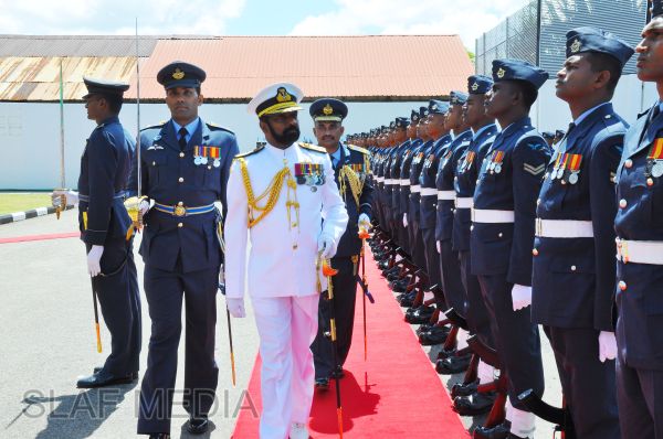 New Navy Chief Calls on the Commander of the Air Force