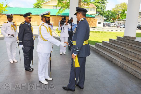 New Navy Chief Calls on the Commander of the Air Force