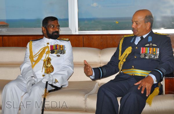 New Navy Chief Calls on the Commander of the Air Force