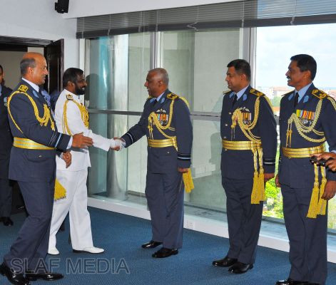 New Navy Chief Calls on the Commander of the Air Force