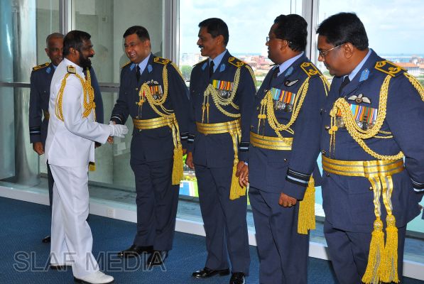 New Navy Chief Calls on the Commander of the Air Force