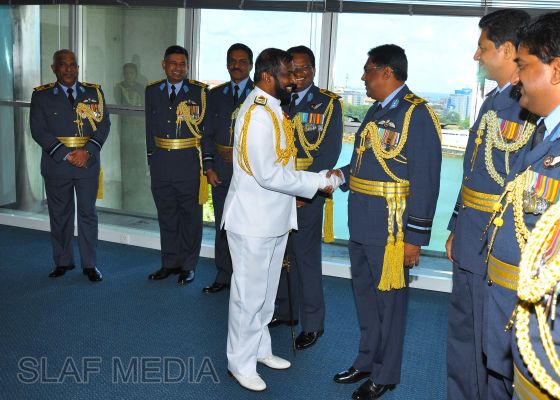 New Navy Chief Calls on the Commander of the Air Force
