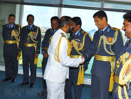 New Navy Chief Calls on the Commander of the Air Force