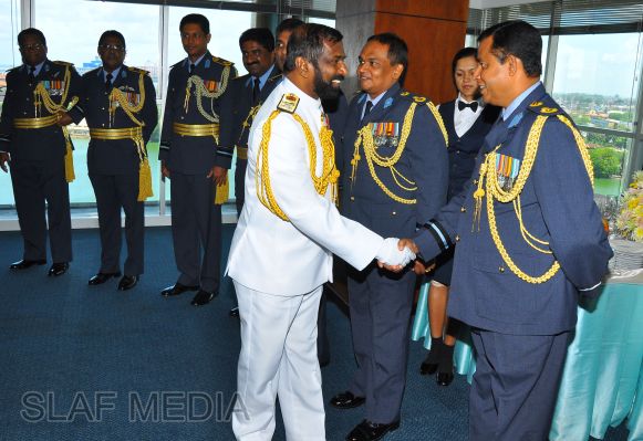 New Navy Chief Calls on the Commander of the Air Force