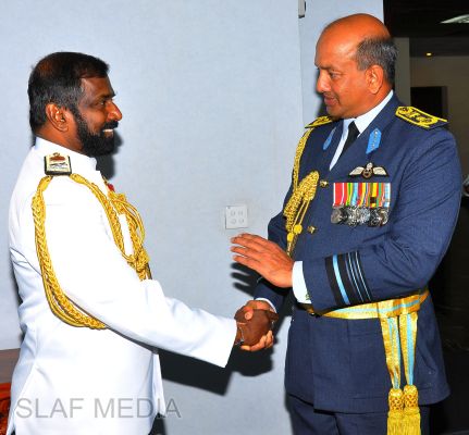 New Navy Chief Calls on the Commander of the Air Force