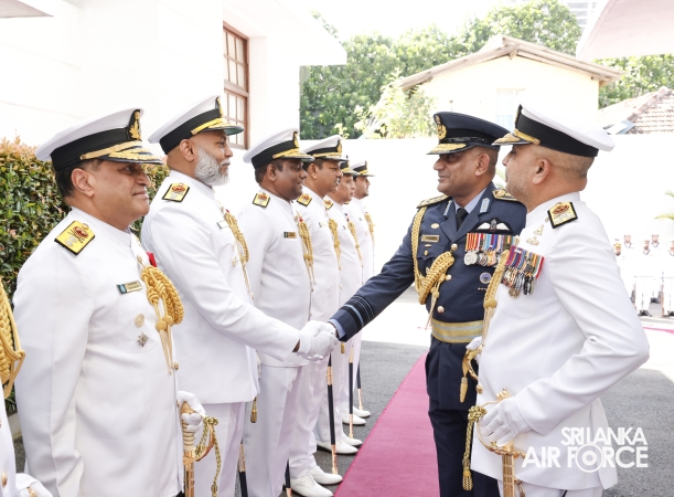 SLAF
COMMANDER CALLS ON THE COMMANDER OF THE NAVY