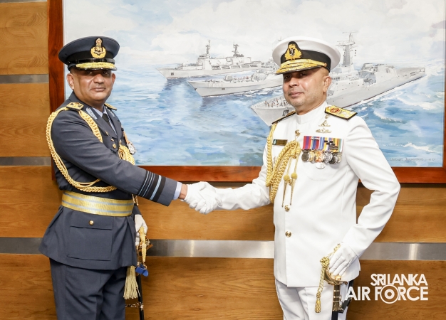 SLAF
COMMANDER CALLS ON THE COMMANDER OF THE NAVY