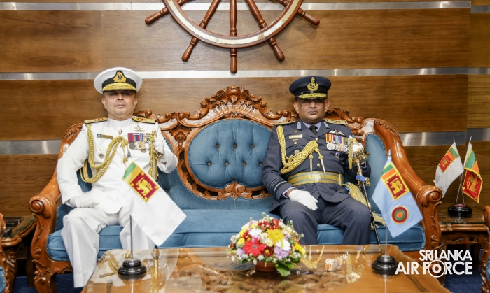 SLAF
COMMANDER CALLS ON THE COMMANDER OF THE NAVY