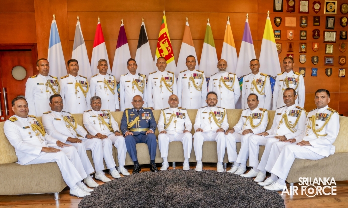 SLAF
COMMANDER CALLS ON THE COMMANDER OF THE NAVY