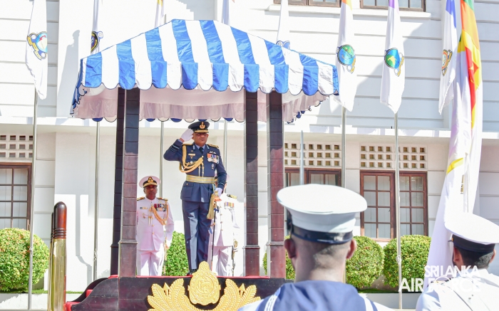 SLAF
COMMANDER CALLS ON THE COMMANDER OF THE NAVY