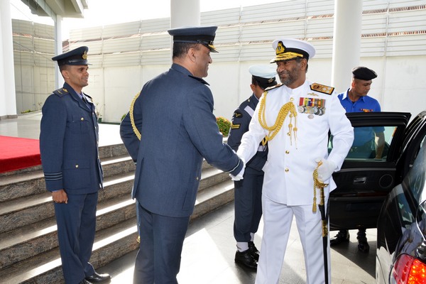 New Navy
Chief Meets Commander of the Air force Head