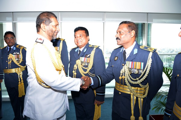 New Navy
Chief Meets Commander of the Air force Head