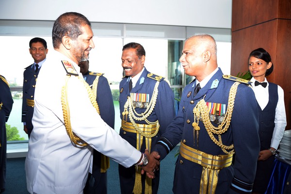 New Navy
Chief Meets Commander of the Air force Head