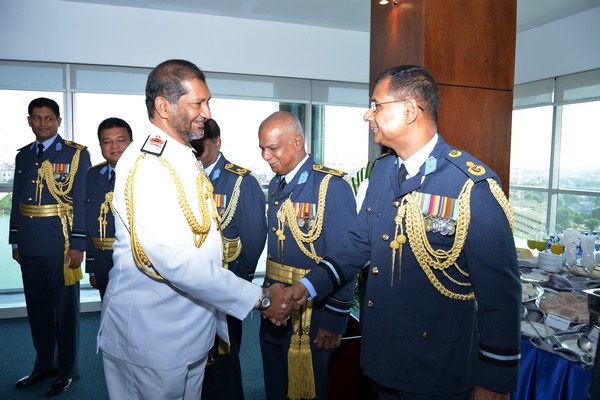 New Navy
Chief Meets Commander of the Air force Head