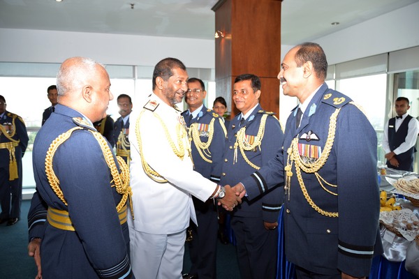 New Navy
Chief Meets Commander of the Air force Head