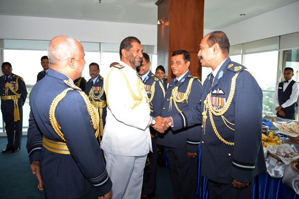 New Navy
Chief Meets Commander of the Air force Head