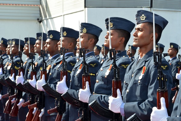 New Navy
Chief Meets Commander of the Air force Head