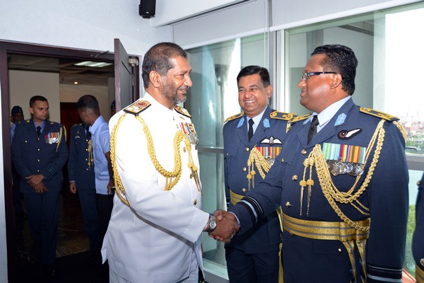 New Navy
Chief Meets Commander of the Air force Head