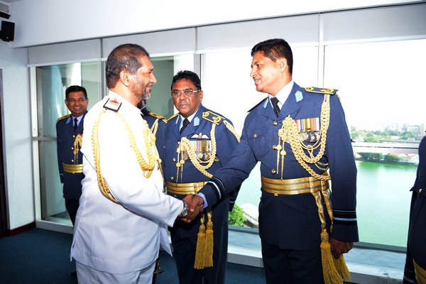New Navy
Chief Meets Commander of the Air force Head
