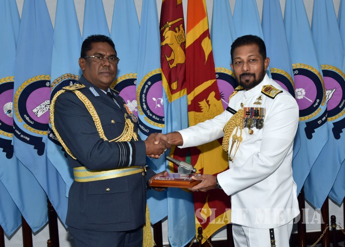 New Navy Commander Calls on the Commander of the Air Force