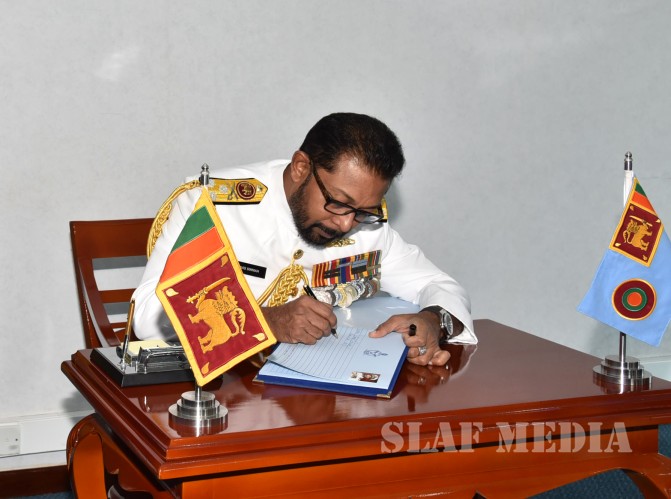 New Navy Commander Calls on the Commander of the Air Force