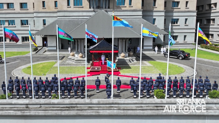 COMMANDER OF THE SRI LANKA NAVY CALLS ON THE COMMANDER OF THE AIR FORCE