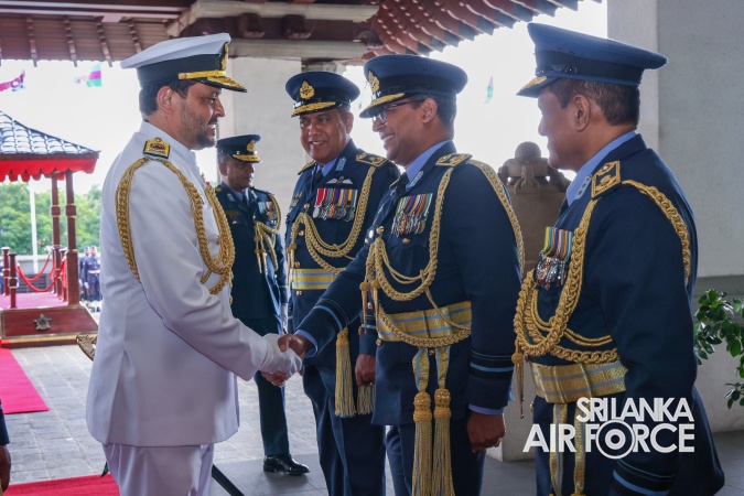 COMMANDER OF THE SRI LANKA NAVY CALLS ON THE COMMANDER OF THE AIR FORCE