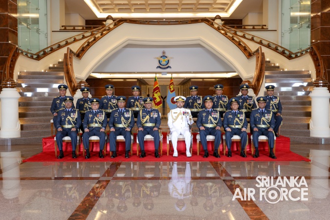 COMMANDER OF THE SRI LANKA NAVY CALLS ON THE COMMANDER OF THE AIR FORCE