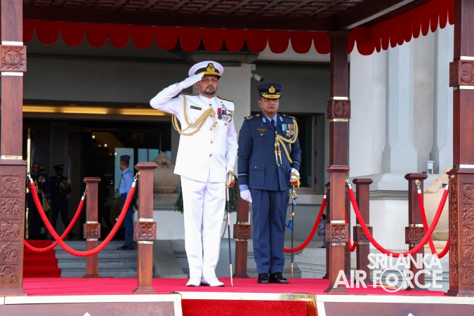 COMMANDER OF THE SRI LANKA NAVY CALLS ON THE COMMANDER OF THE AIR FORCE
