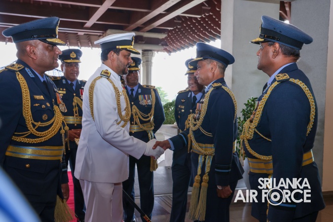 COMMANDER OF THE SRI LANKA NAVY CALLS ON THE COMMANDER OF THE AIR
FORCE