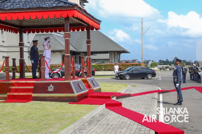 COMMANDER OF THE SRI LANKA NAVY CALLS ON THE COMMANDER OF THE AIR
FORCE