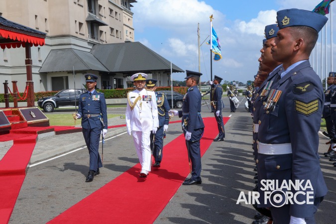 COMMANDER OF THE SRI LANKA NAVY CALLS ON THE COMMANDER OF THE AIR
FORCE