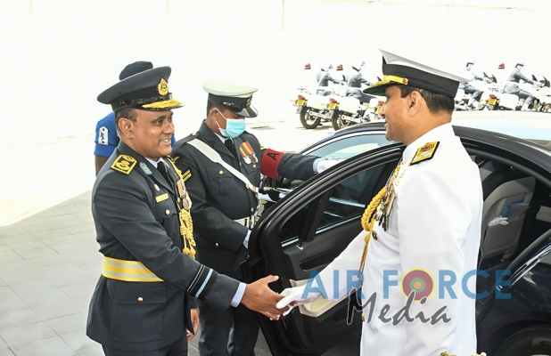 Newly Appointed Commander of the Navy Calls on the Commander of the Air Force