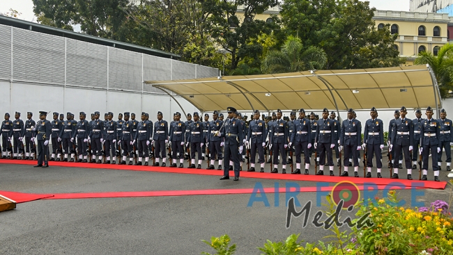 Newly Appointed Commander of the Navy Calls on the Commander of the Air Force