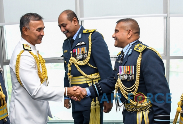 Newly Appointed Commander of the Navy Calls on the Commander of the Air Force