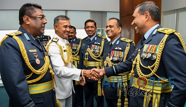Newly Appointed Commander of the Navy Calls on the Commander of the Air Force