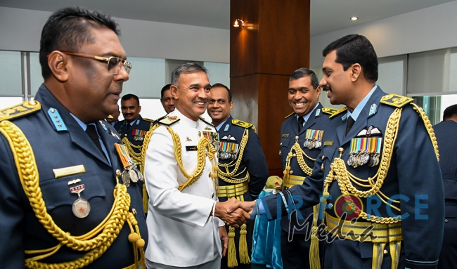 Newly Appointed Commander of the Navy Calls on the Commander of the Air Force